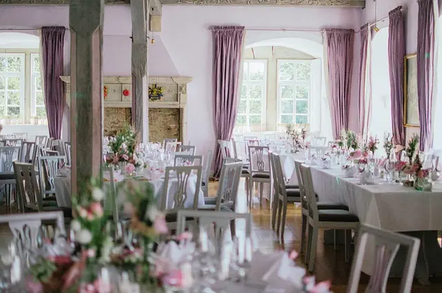 wedding-640x480-54230373.jpeg