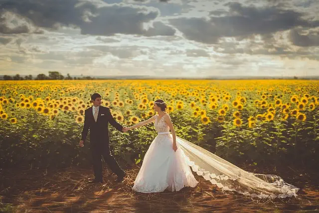 wedding-640x480-97654357.jpeg