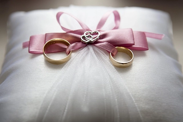 wedding-640x480-94746181.jpeg