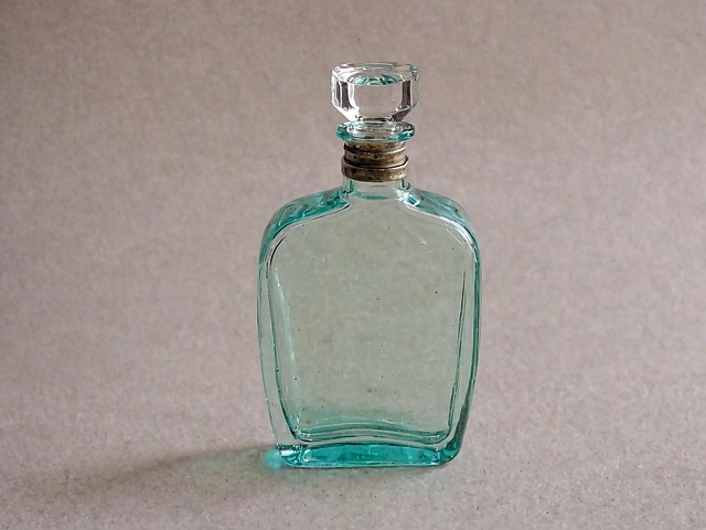perfume-640x480-28316322.jpeg