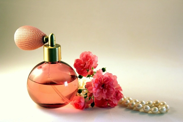 perfume-640x480-67156340.jpeg