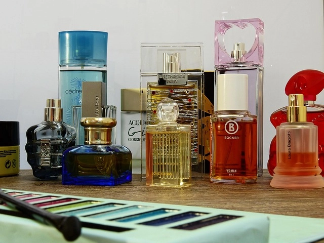 perfume-640x480-68738374.jpeg